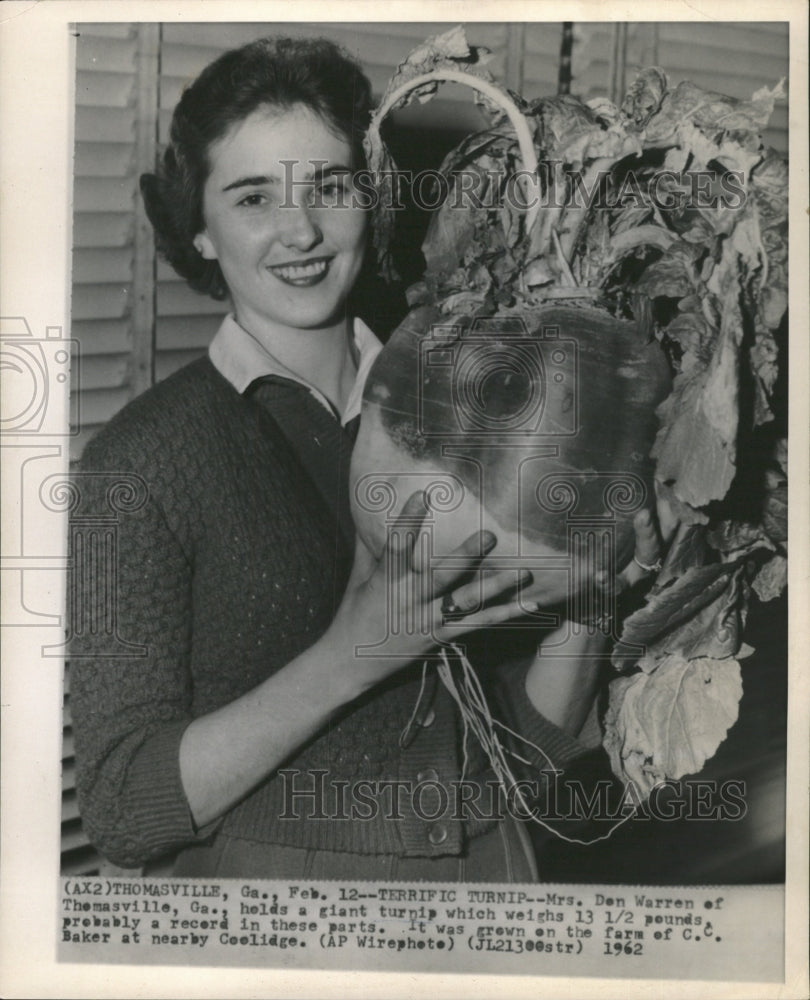 1962 Press Photo Mrs. Don Warren Holds Giant Turnip - RRW34377 - Historic Images