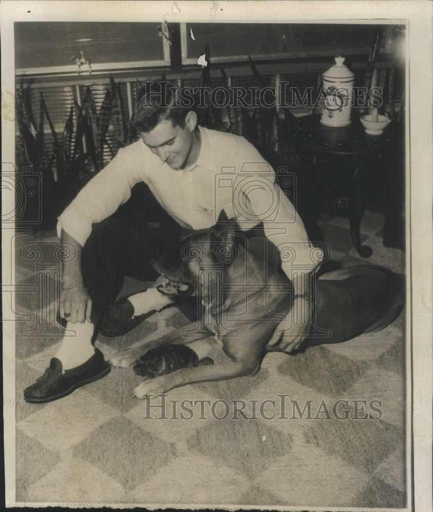 1955 Press Photo Turtle Dog Owner Jan Nieman - RRW34431 - Historic Images