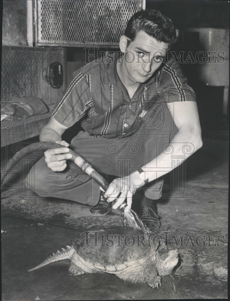 1963 Press Photo Ernest Portell Anti Cruelty Society - RRW34441 - Historic Images