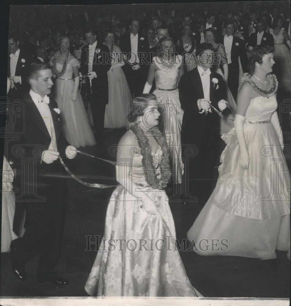 1951 Press Photo Debutante Ball Silver Ribbon Reigns - RRW34465 - Historic Images