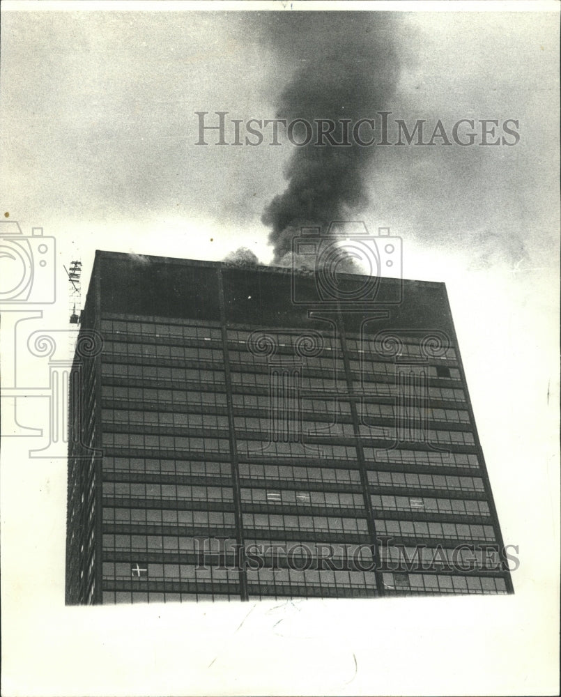 1965 Press Photo Civic Center fire Chicago smoke roof - RRW34491 - Historic Images