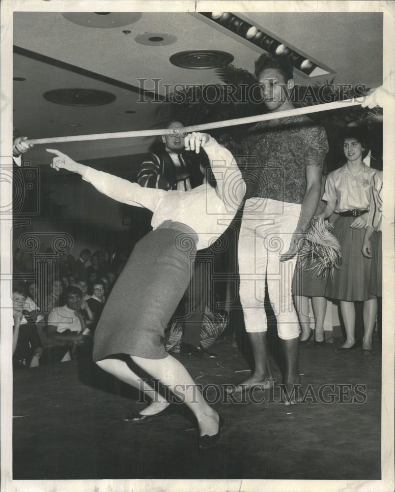 1962 Press Photo Chicago Limbo event - RRW34625 - Historic Images