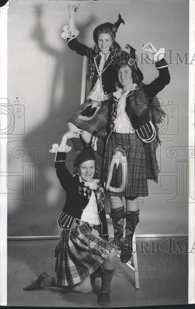 1958 Press Photo Scottish Dancers - RRW34639 - Historic Images