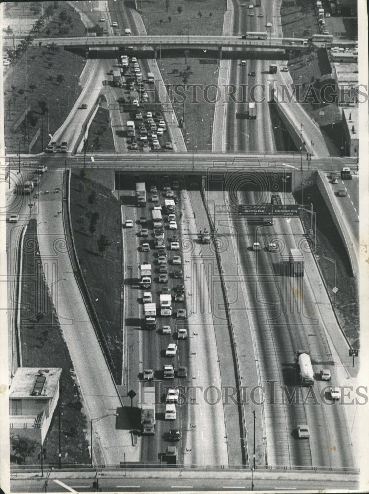 1967 Press Photo Dan Ryan Expressway Traffic Tie-up - RRW34661 - Historic Images