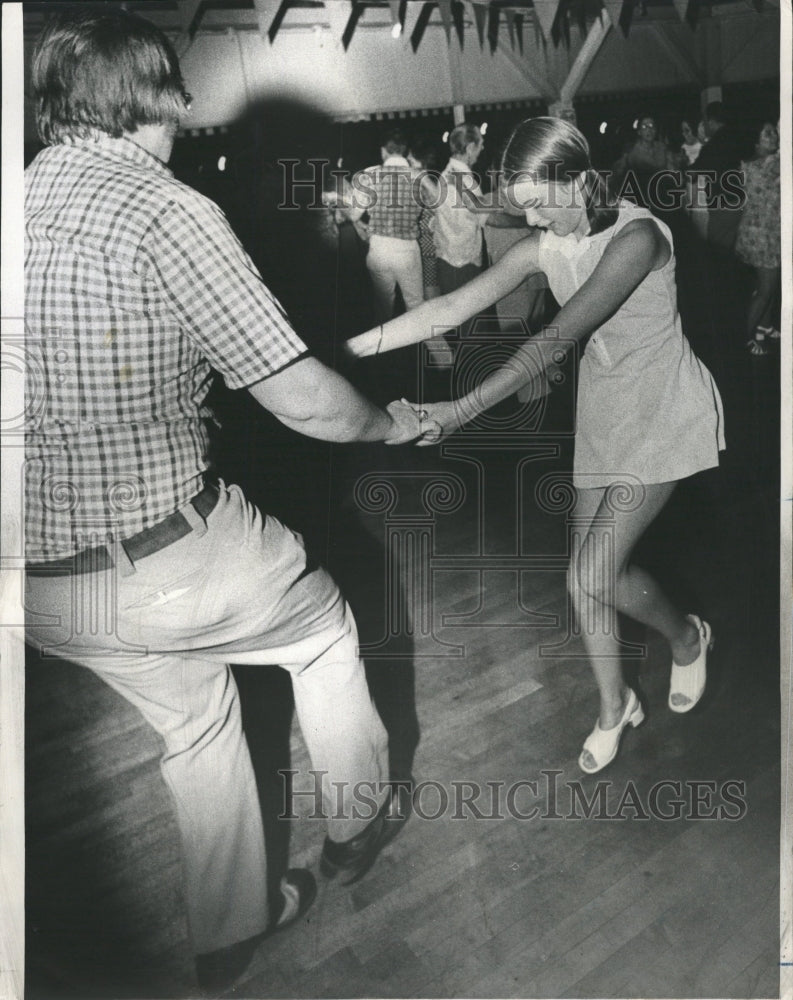 1974 Press Photo Couple Dances Polka Polonia Grove Fest - RRW34677 - Historic Images