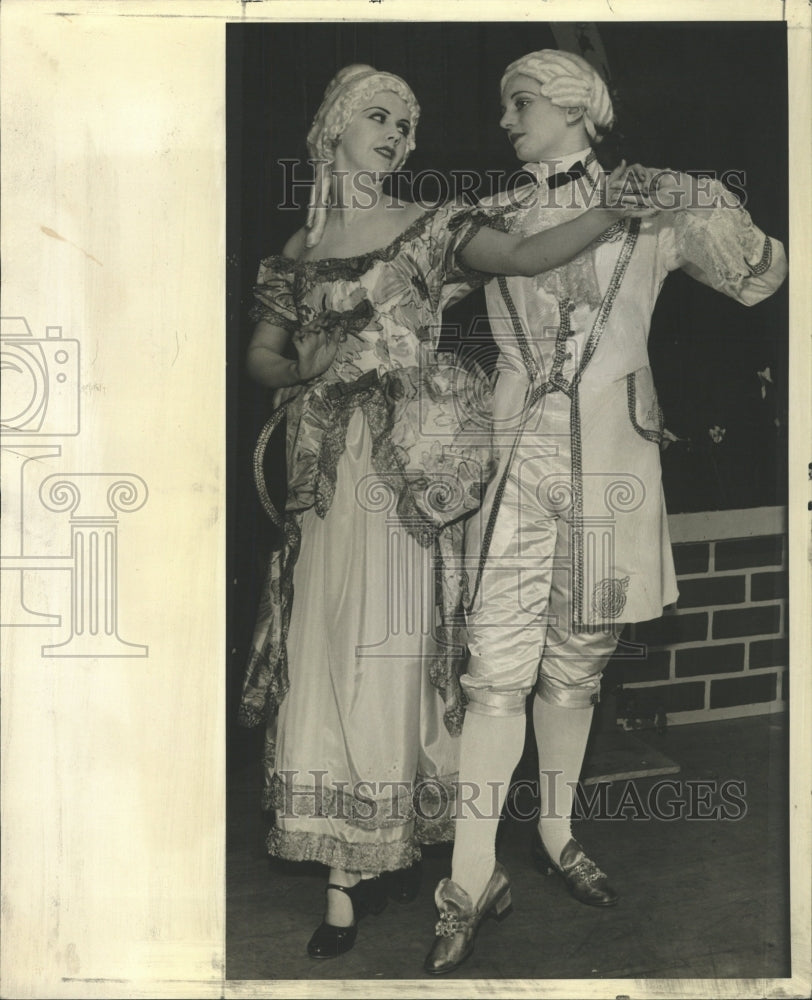 1934 Press Photo Colonial Couple Dance Minuet Chicago - RRW34683 - Historic Images