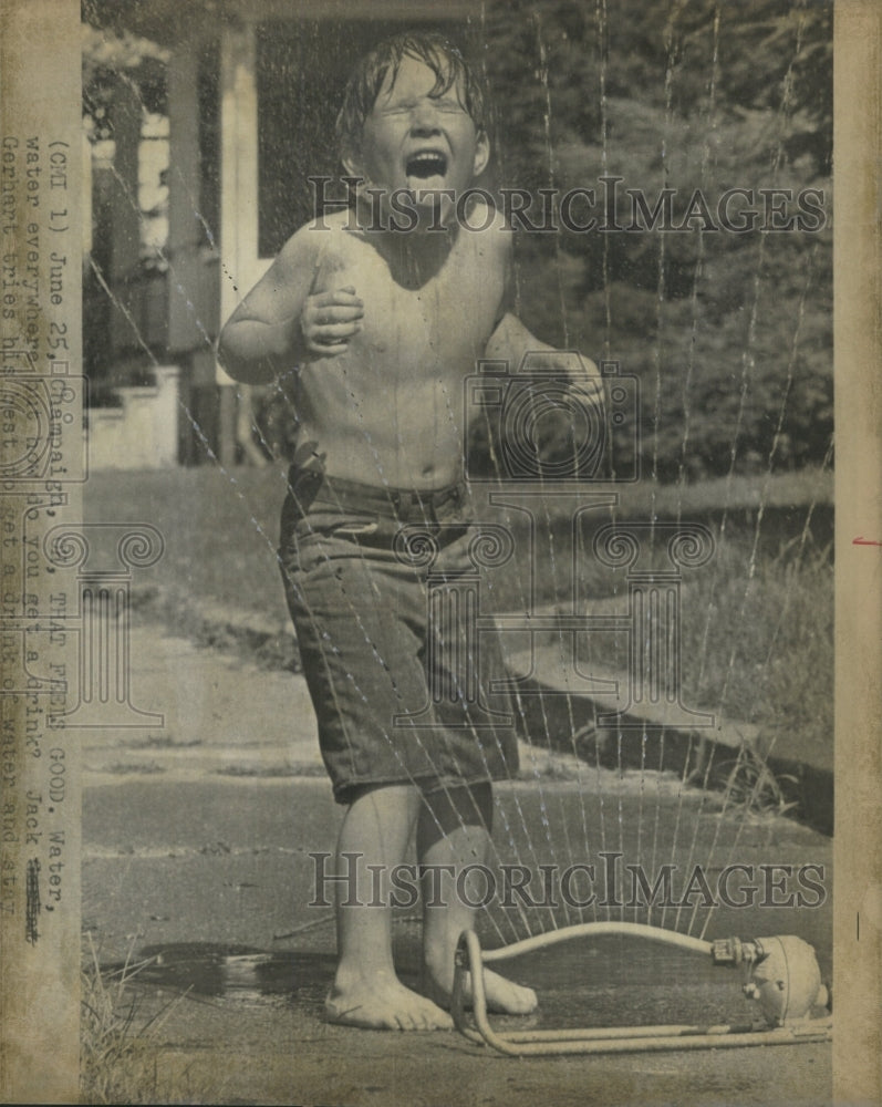 1973 Press Photo boy plays in sprinkler, Champaign, MI - RRW34763 - Historic Images
