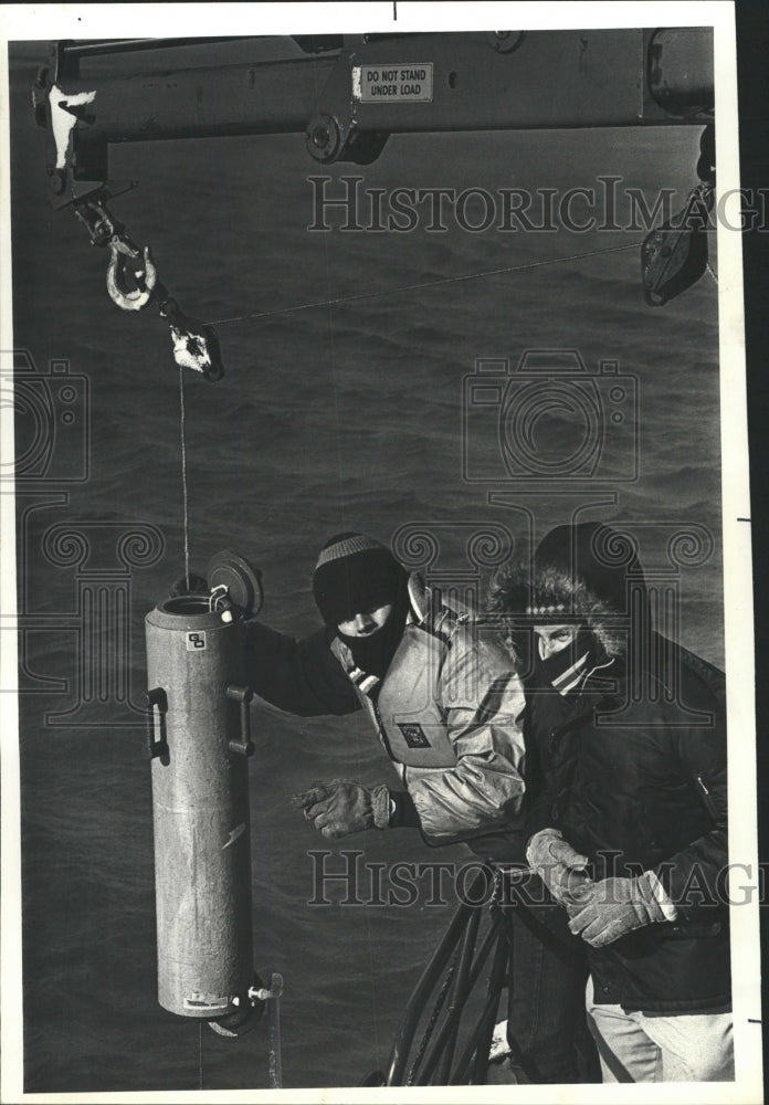 1979 Press Photo Pollution test on Lake Michigan - RRW34777 - Historic Images