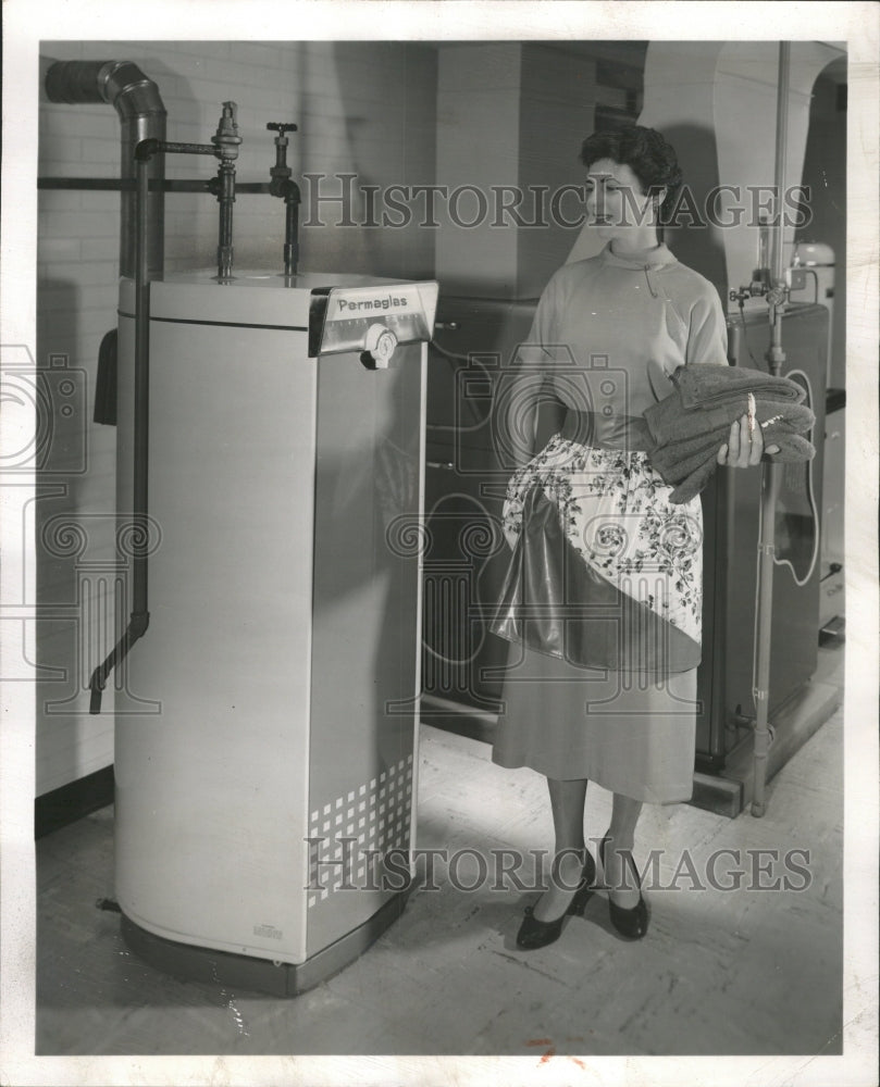 1955 Press Photo A modern water heater - RRW34793 - Historic Images