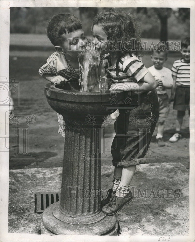 1948 Press Photo Jack Goude Joanne Oster Jackson Park - RRW34877 - Historic Images