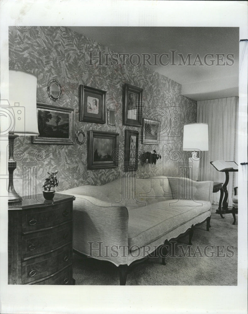 1974 Press Photo Wall Condominium Elmhurst Mirrors Art - RRW34953 - Historic Images