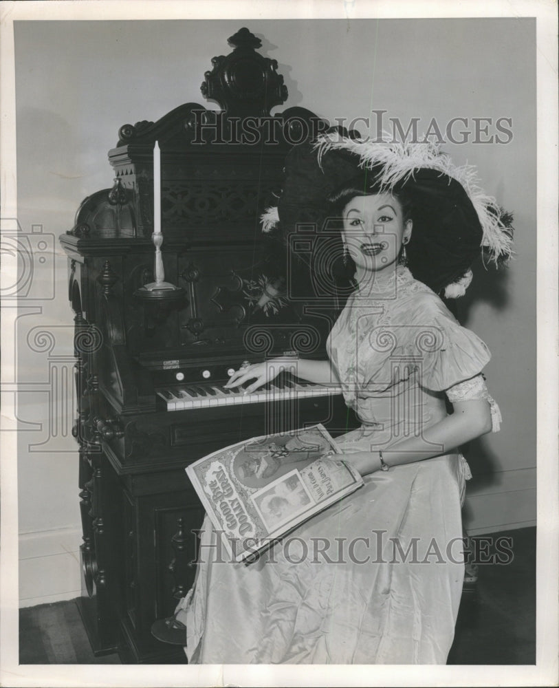 1951 Press Photo Patricia Vance Model Doris Africk - RRW35081 - Historic Images