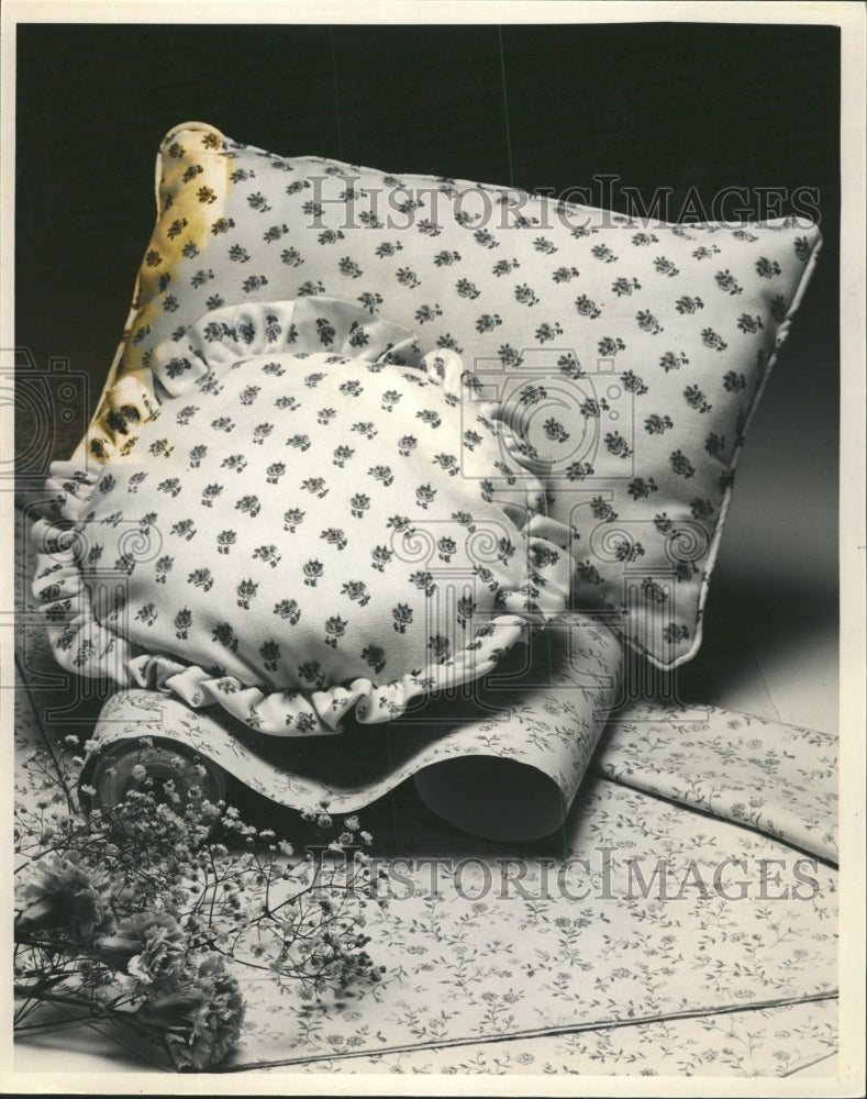 1981 Press Photo Oblong Round Pillow Rosebud Material - RRW35197 - Historic Images