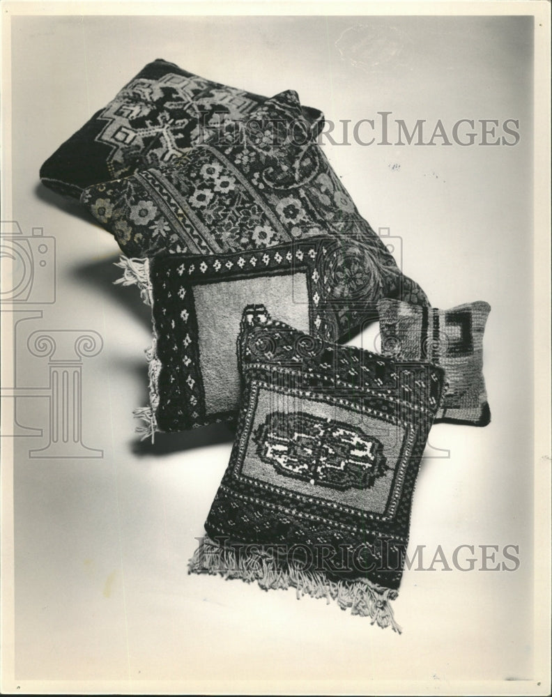 1981 Press Photo Kilim Rug Pillows - RRW35201 - Historic Images