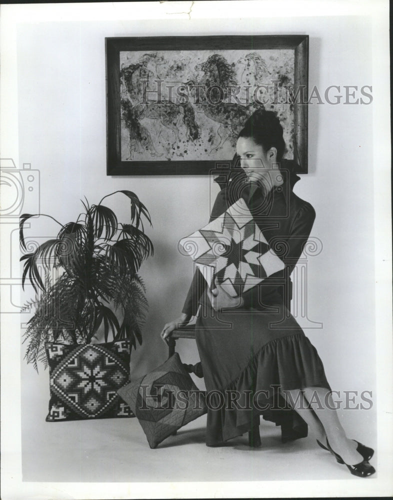 1971 Press Photo Vivid Throw Pillows - RRW35211 - Historic Images