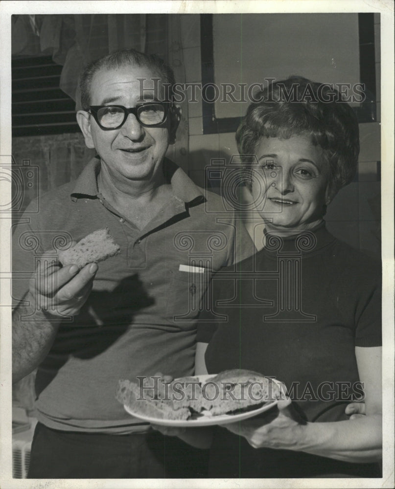 1970 Press Photo Winner Pillsbury Bake-Off Onion Lover - RRW35255 - Historic Images