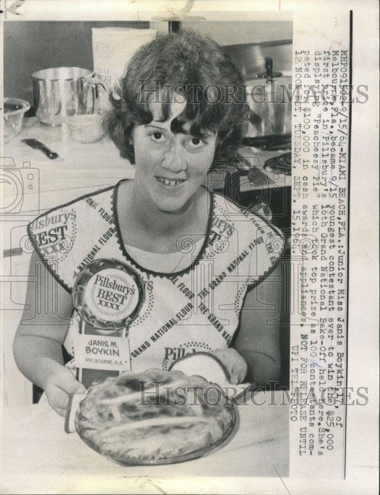 1964 Press Photo Pillsbury Bake-Off Winner Peach Pie - RRW35261 - Historic Images