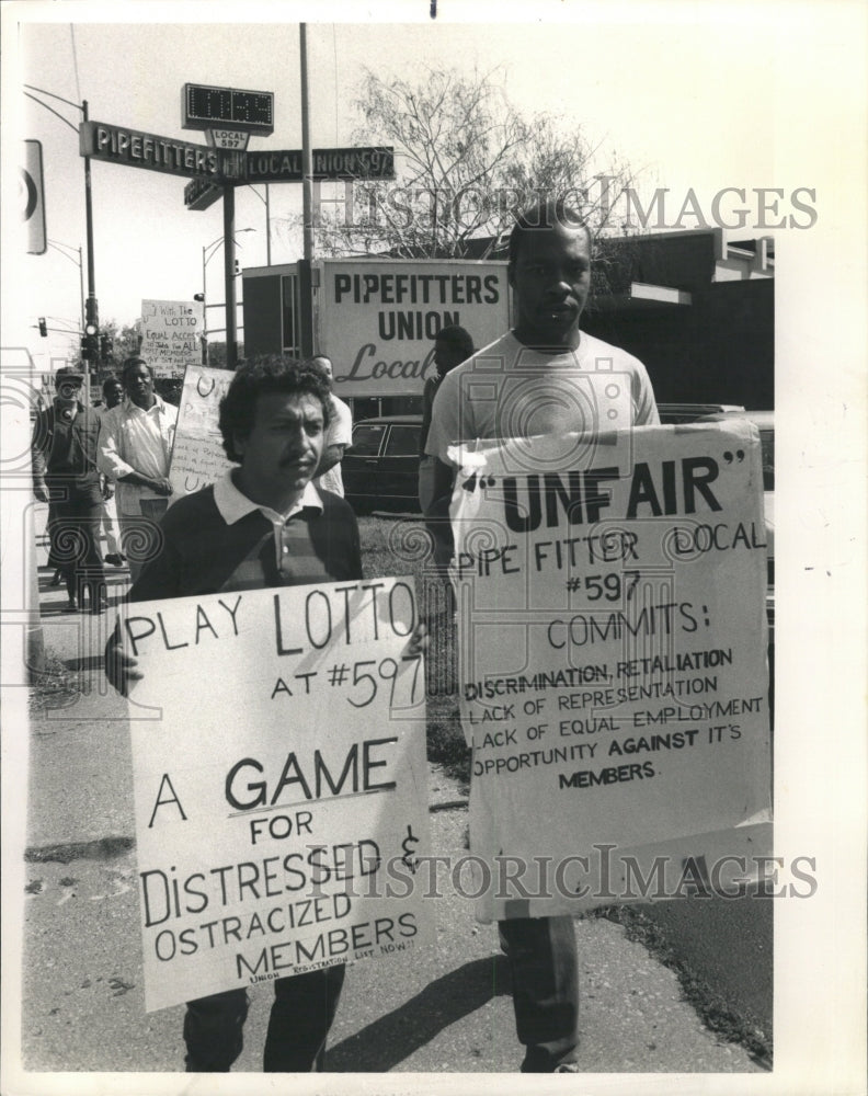 1988 Press Photo Pipefitters Union Picket Union Hall - RRW35279 - Historic Images