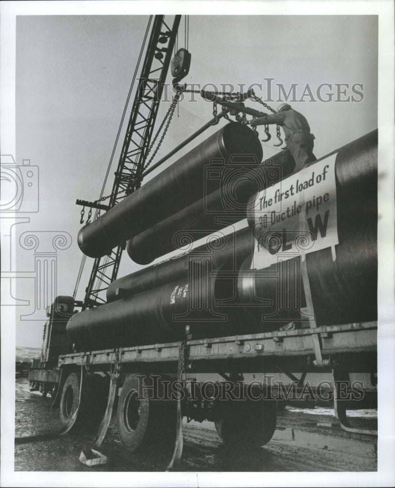 1979 Press Photo 30-inch Ductile Pipe Truck - RRW35299 - Historic Images