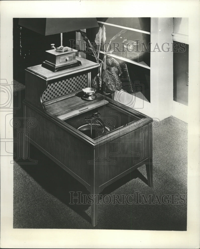 Press Photo Home Decor/Lamp/Table - RRW35311 - Historic Images