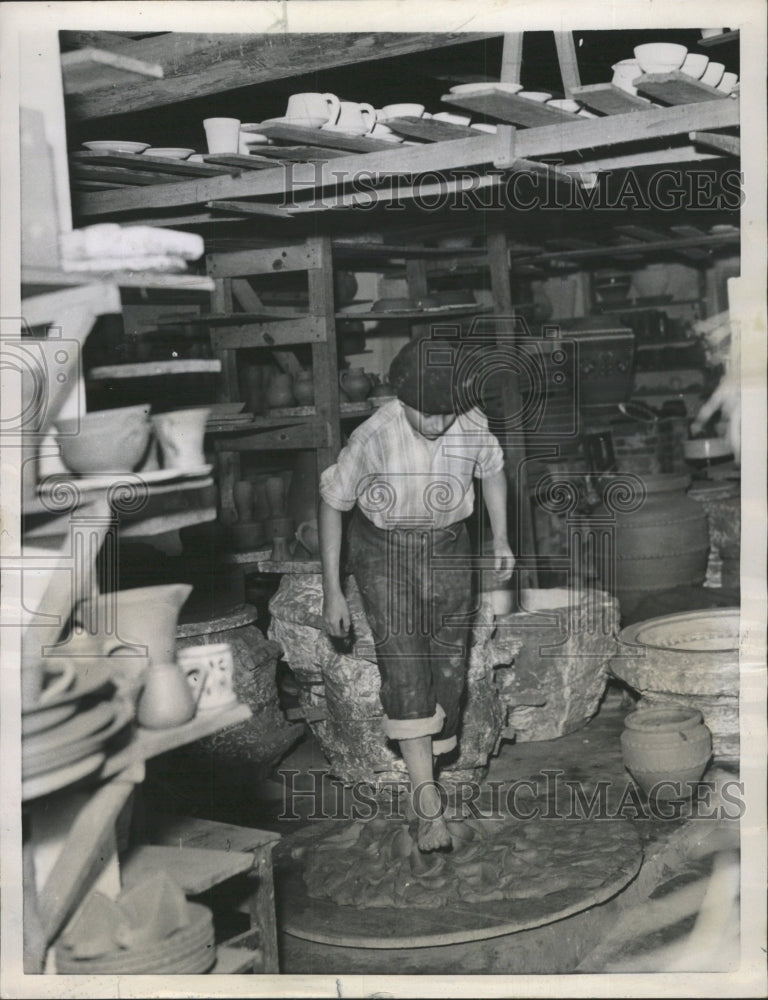 1958 Press Photo Portuguese Youngster in Enjoys Factory - RRW35371 - Historic Images