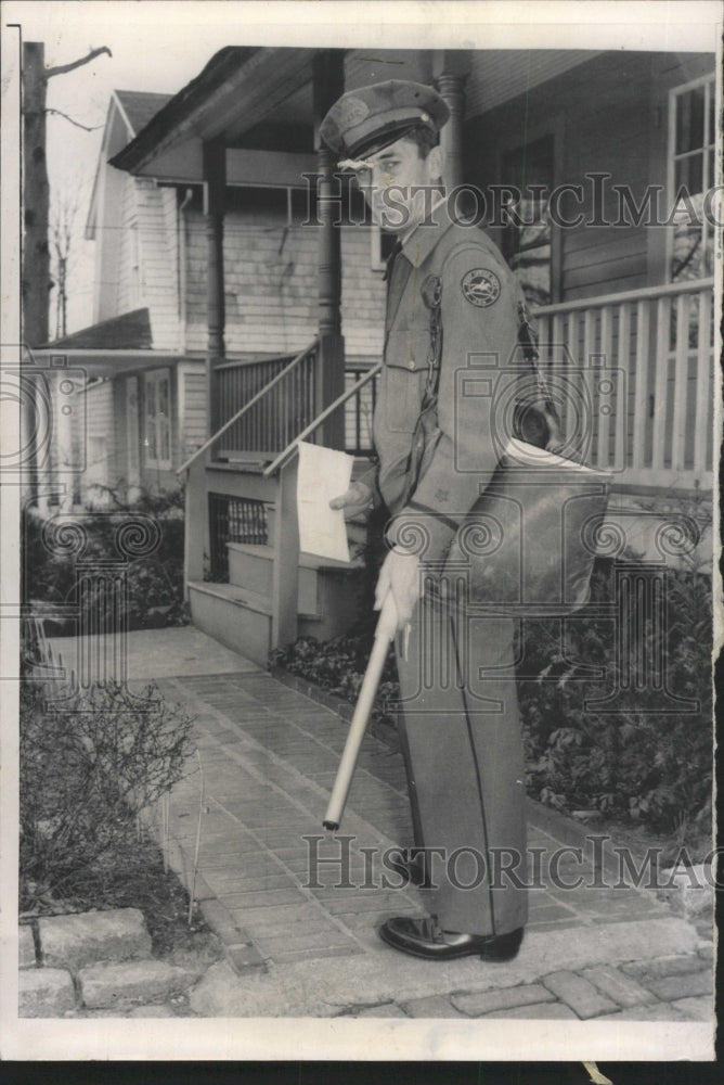 1958 Press Photo Mailman Electric Rod Scare Off Dogs - RRW35405 - Historic Images