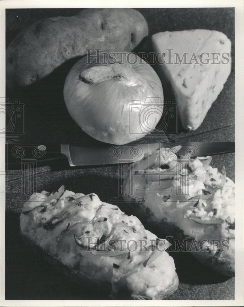 1991 Press Photo Stuffed Baked Potatoes Onion Cheese - RRW35519 - Historic Images