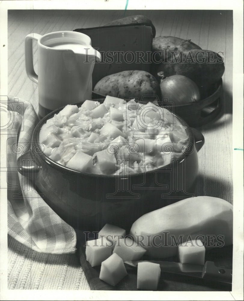 1975 Press Photo Hot Potatoes - RRW35525 - Historic Images
