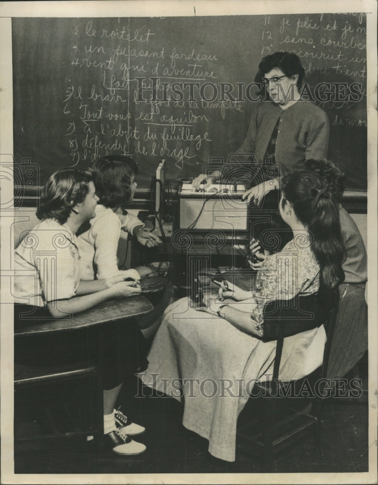 1958 Press Photo Teaching French by remote control - RRW35635 - Historic Images