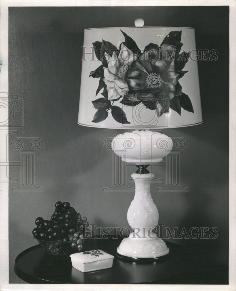 Press Photo Home Lamp - RRW35677 - Historic Images