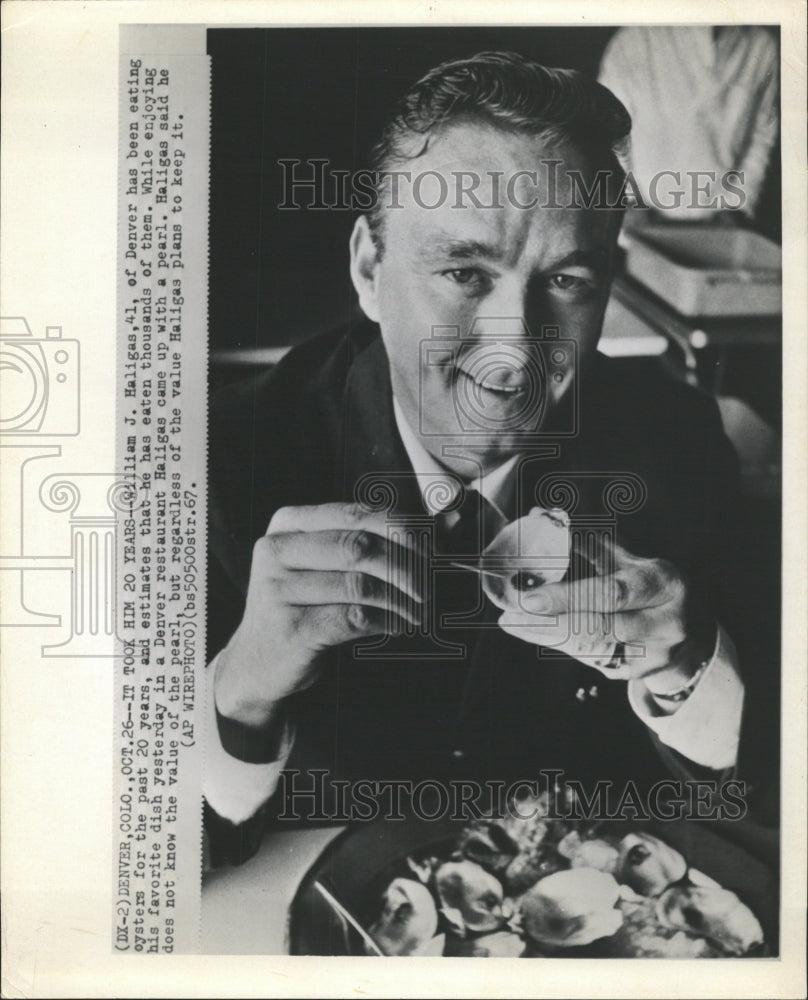 1967 Press Photo Oysters Pearl William Haligas Denver - RRW35703 - Historic Images