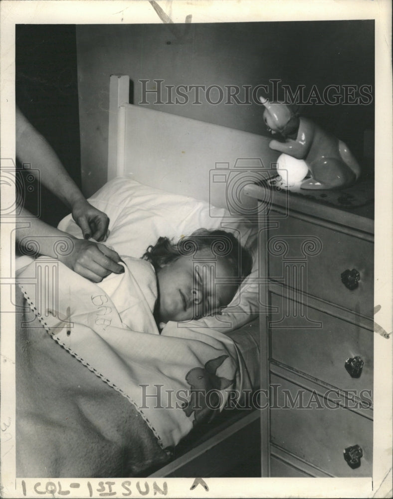 1946 Press Photo Glo Ball Fluorescent Nursery Lamp - RRW35815 - Historic Images