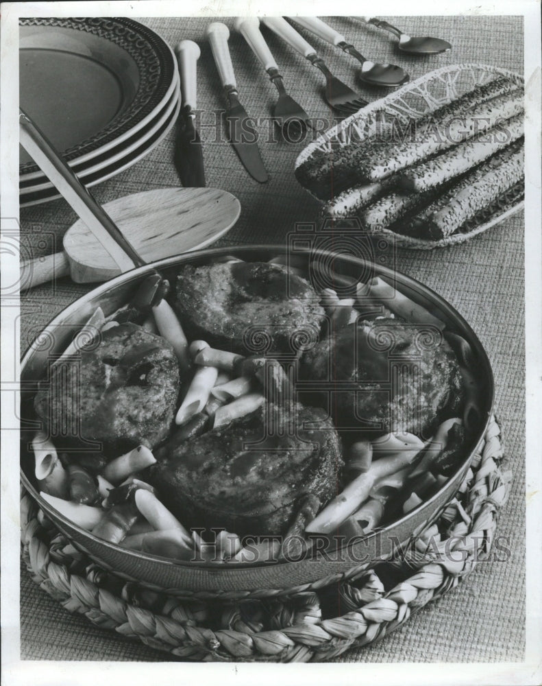 1982 Press Photo Lamb Pasta Skillet Dinner - RRW35849 - Historic Images