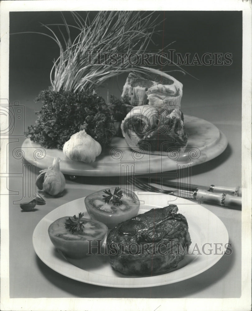 1970 Press Photo Garlic, chives add bouquet of flavor - RRW35875 - Historic Images