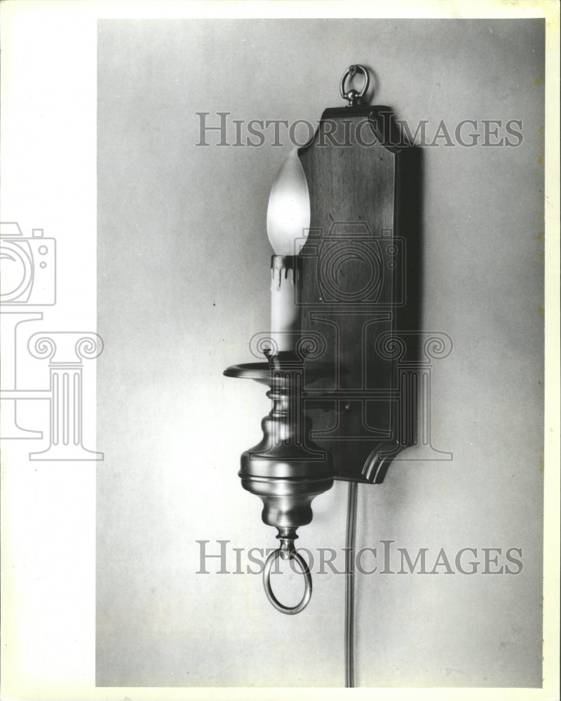 1984 Press Photo Candlestick Lamp Wooden Plaque - RRW35923 - Historic Images