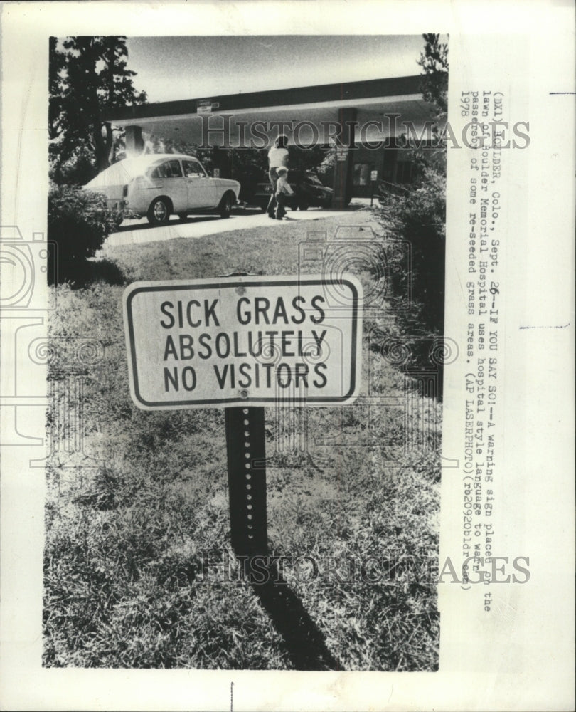 1978 Press Photo Sick Grass No Visitors Sign - RRW35937 - Historic Images
