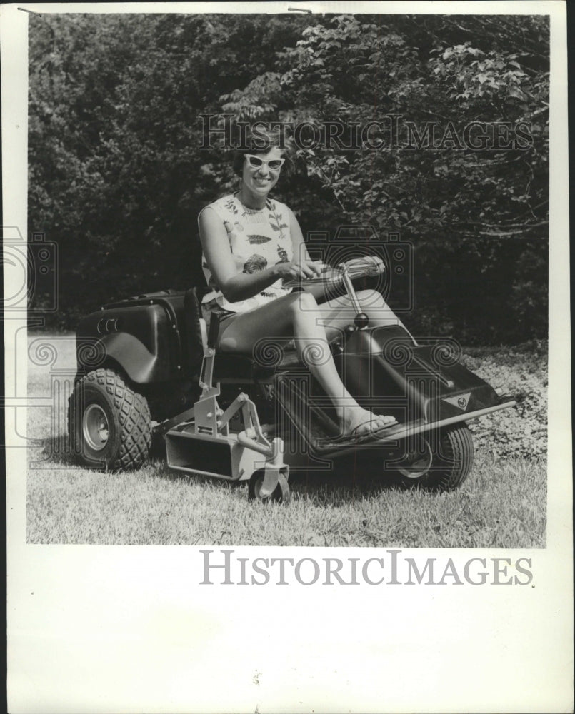 1963 Press Photo Lawnmower AMF Western Tool Inc. - RRW35951 - Historic Images