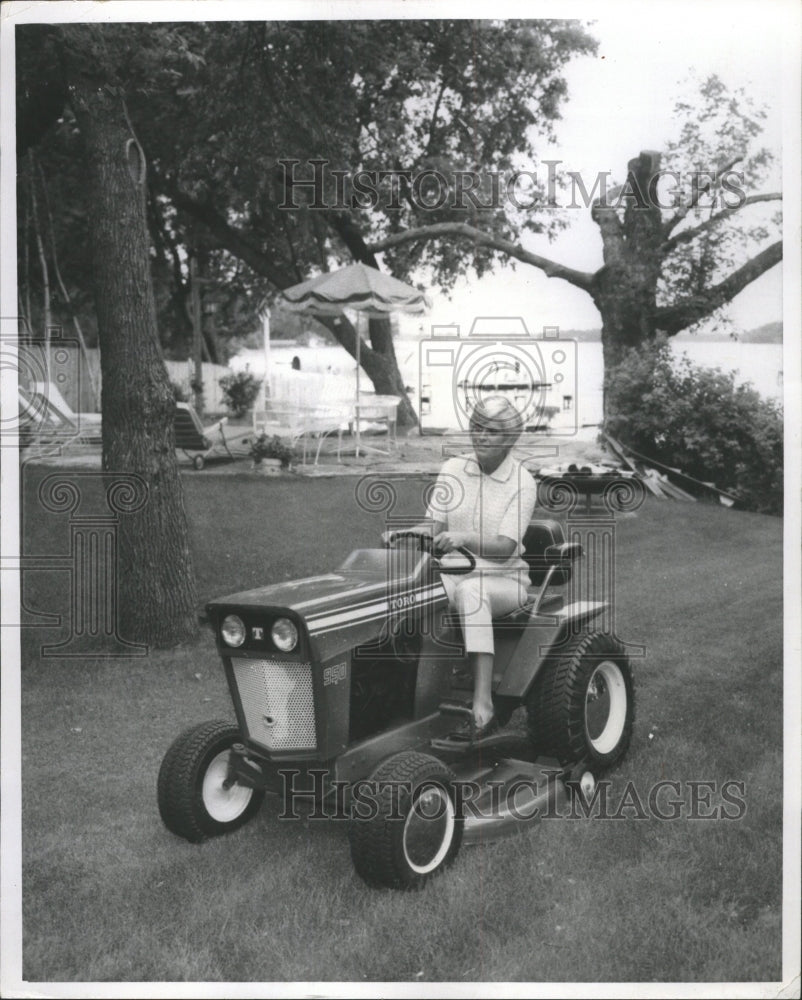 1969 Press Photo Riding Mower - RRW35957 - Historic Images