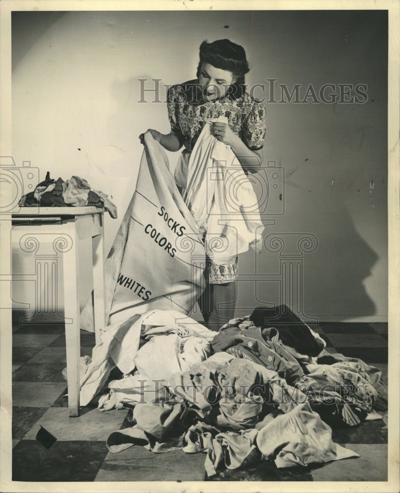 1943 Press Photo Laundry - RRW35983 - Historic Images