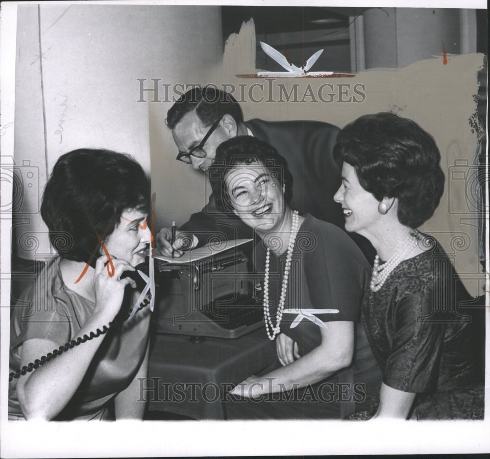 1961 Press Photo Cavanagh Kellett Eleanor Mack - RRW36019 - Historic Images