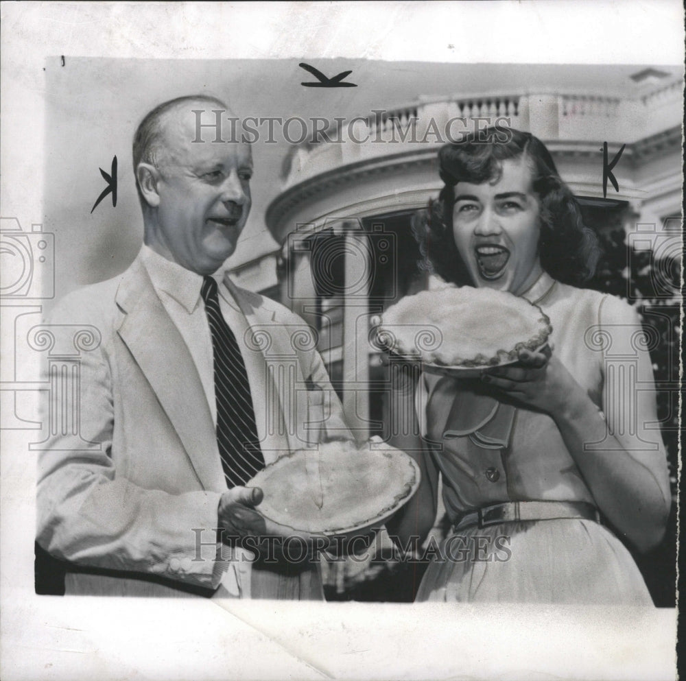 1954 Press Photo Karen Hoff Queen Romeo Peach Festival - RRW36047 - Historic Images