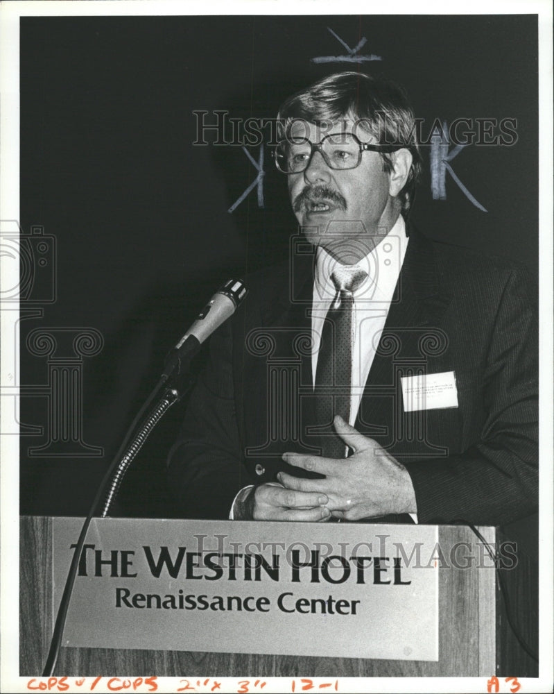 1982 Press Photo Educator George L Keilling - RRW36071 - Historic Images