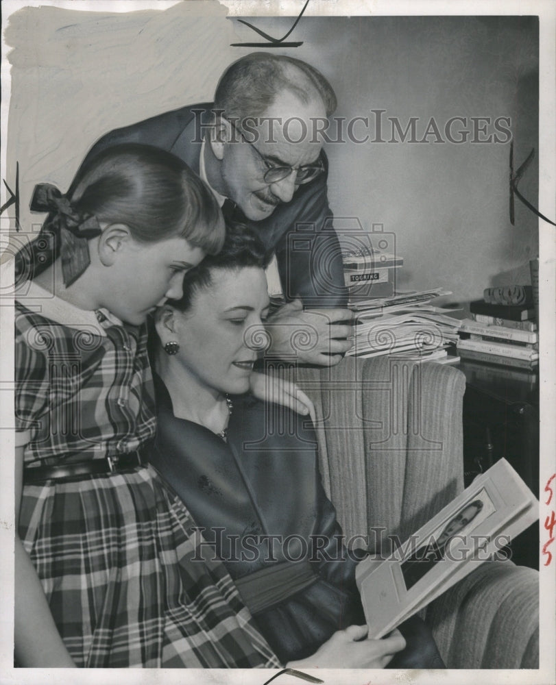 1952 Press Photo Mr. and Mrrs Hayward Keniston family - RRW36165 - Historic Images