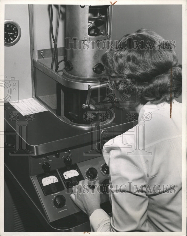 1951 Press Photo Microscope - RRW36275 - Historic Images