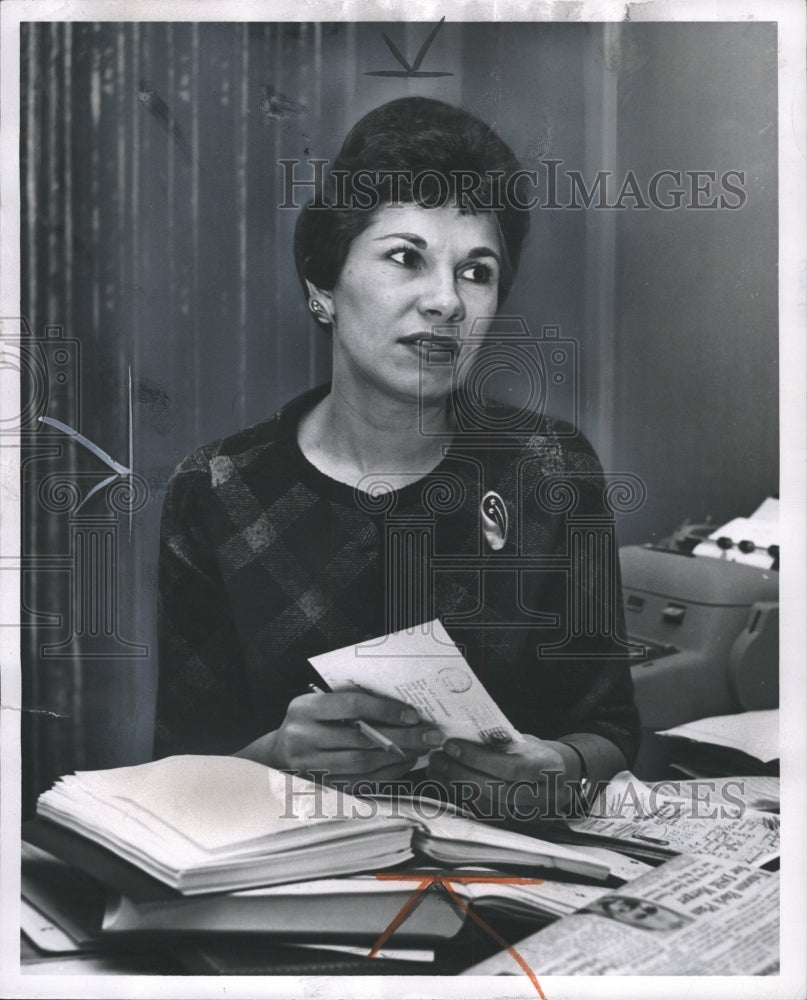 1964 Press Photo Mayor Cavanagh Secretary - RRW36365 - Historic Images