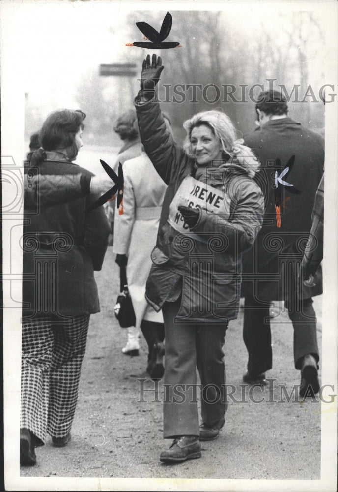 1972 Press Photo Irene McCobe Walk Washington - RRW36465 - Historic Images