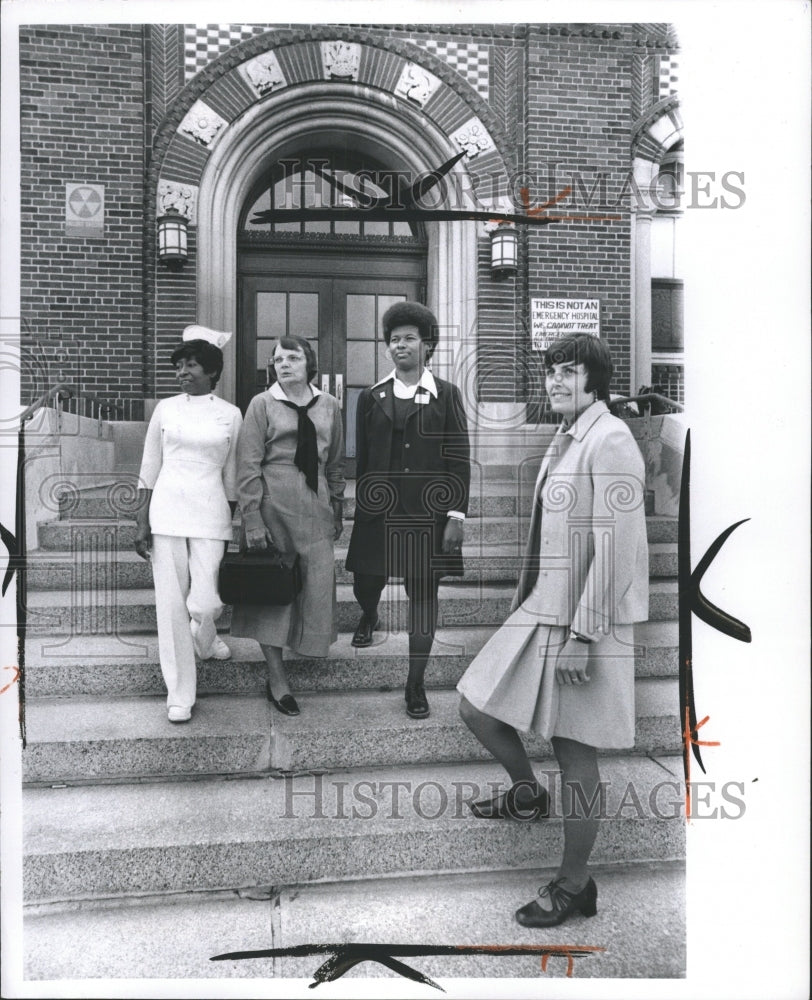 1974 Press Photo Nurses Herman Kiefer Hospital Detroit - RRW36789 - Historic Images