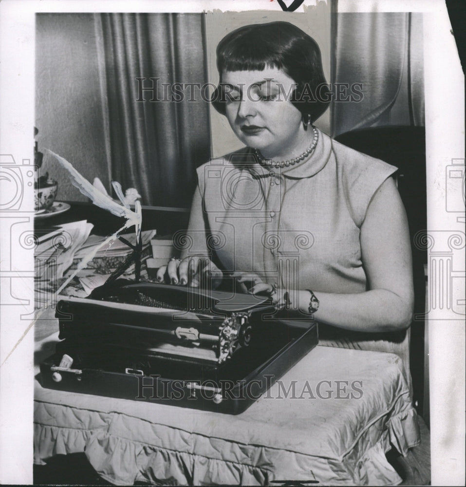 1953 Press Photo Mrs. William N. Oatis - RRW36833 - Historic Images