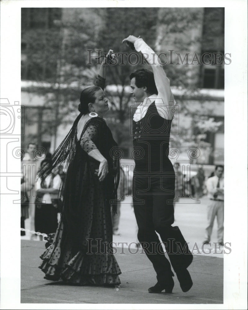 1994 Press Photo Teresa dances with Juan Elpolaco. - RRW36941 - Historic Images