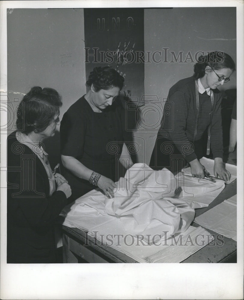 1950 Press Photo And Ye Clothed Me... - RRW36985 - Historic Images